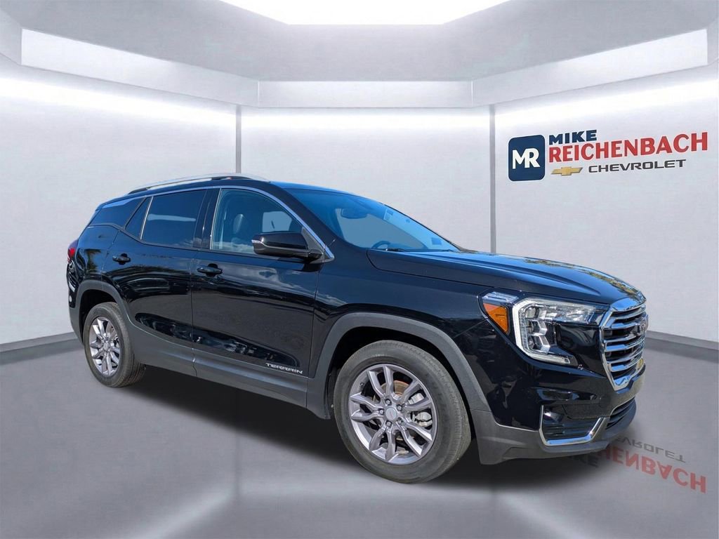 Used 2023 GMC Terrain SLT w/ Infotainment Package II image 2