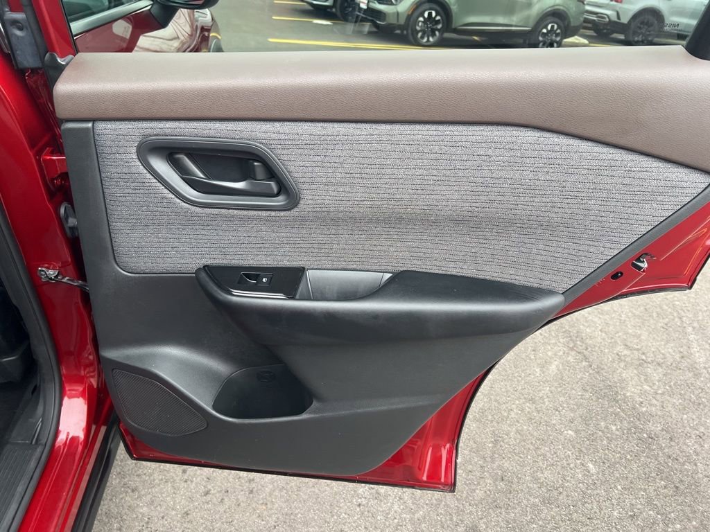 Certified 2023 Nissan Rogue S image 17