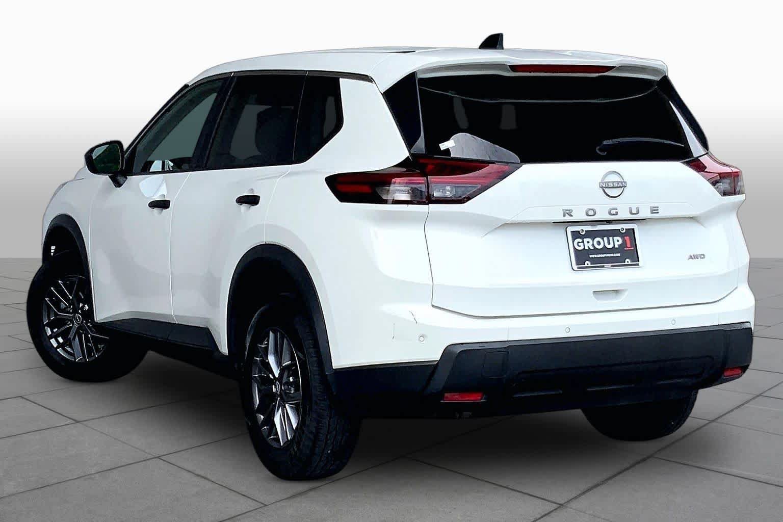 Used 2024 Nissan Rogue S AWD/4WD image 12