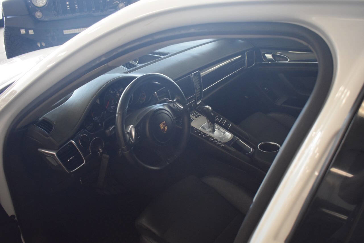 Used 2014 Porsche Panamera 4 image 39