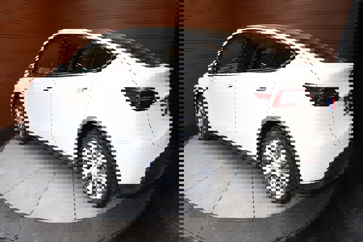 Used 2023 Tesla Model Y Long Range image 30