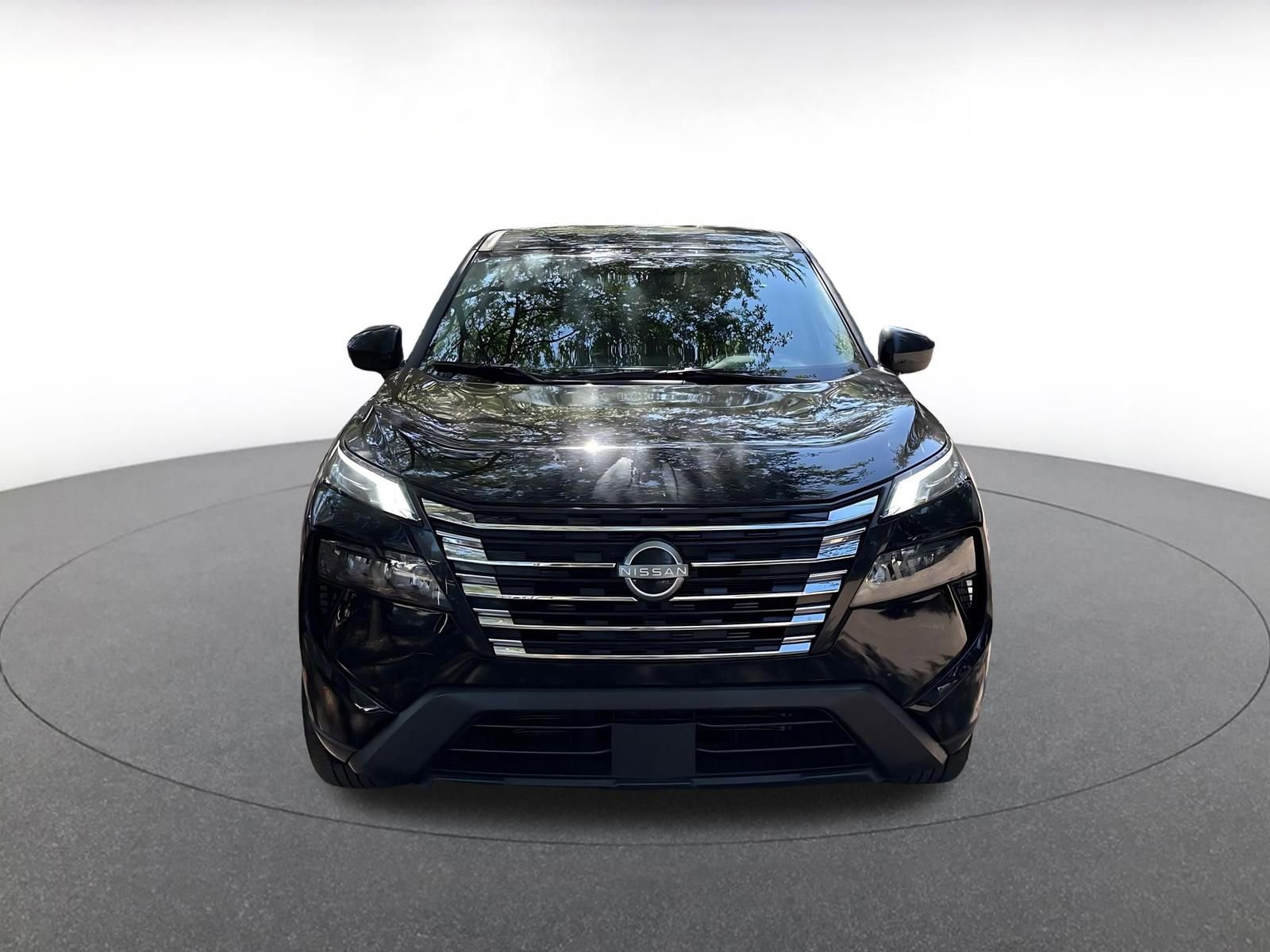 Used 2025 Nissan Rogue SV AWD/4WD image 2