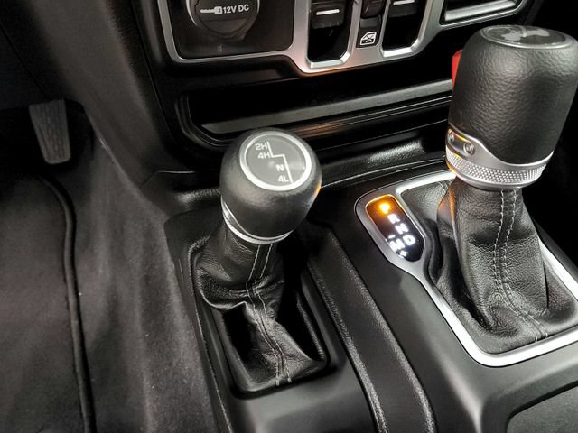 Used 2025 Jeep Wrangler Unlimited Sahara AWD/4WD image 29