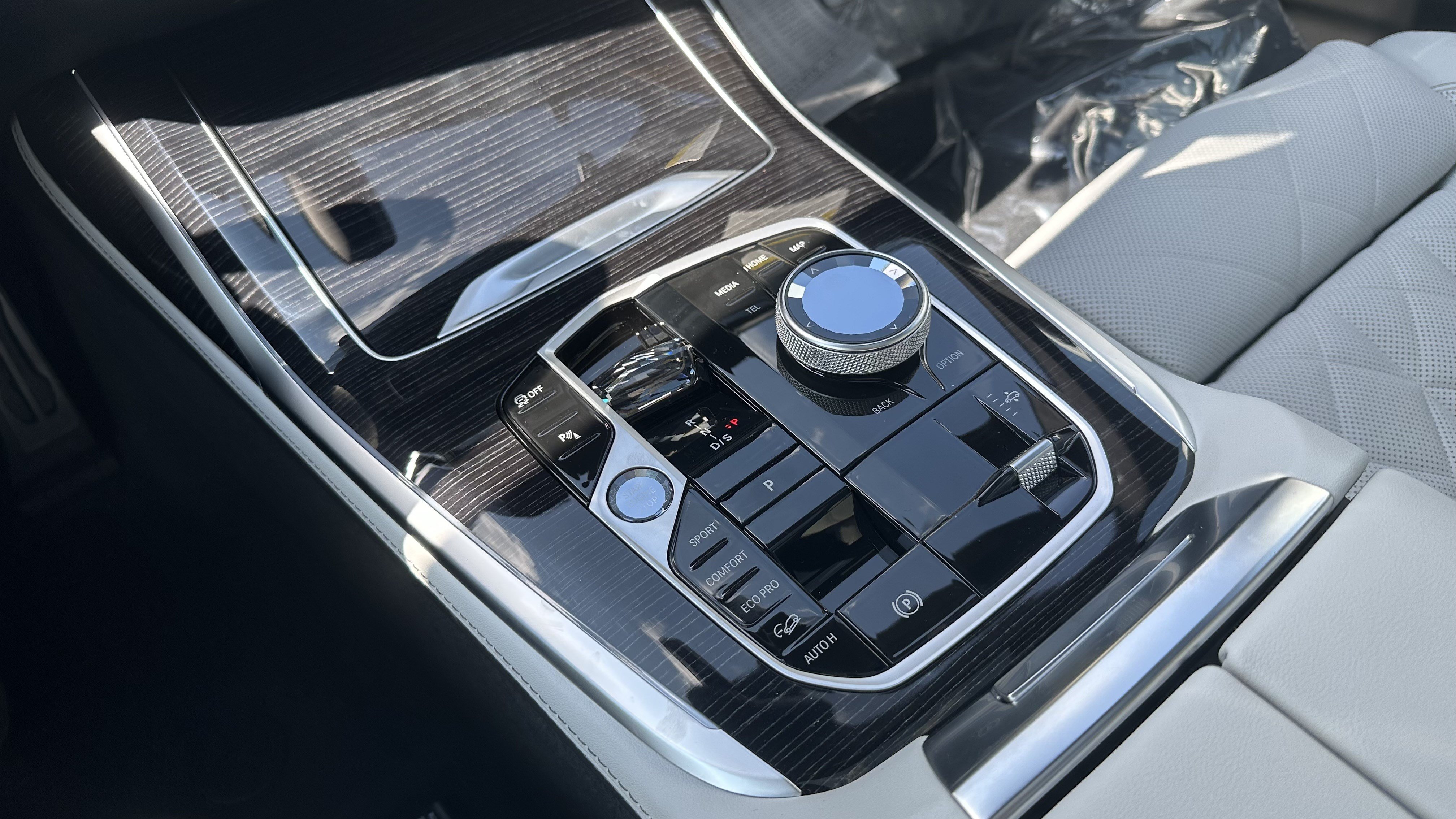New 2027 BMW X7 xDrive40i w/ Executive Package AWD/4WD image 24