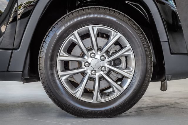 Used 2019 Jeep Cherokee Latitude Plus FWD image 15