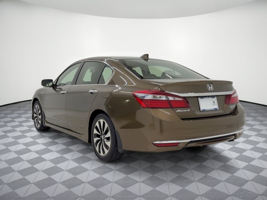 Used 2017 Honda Accord Touring image 3