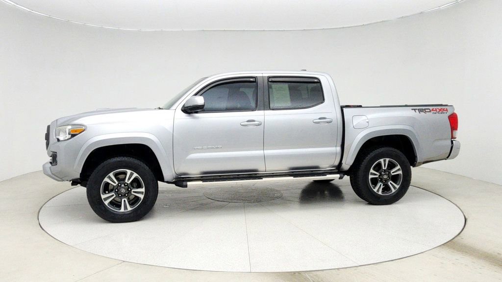 Used 2017 Toyota Tacoma TRD Sport image 8