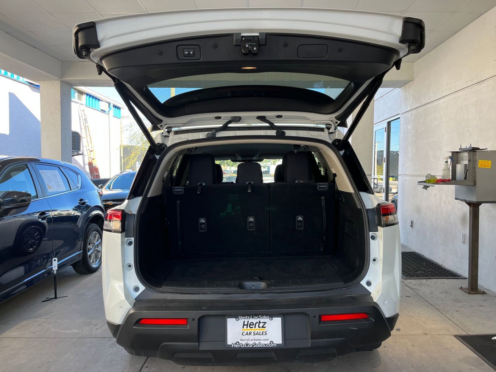 Used 2025 Nissan Pathfinder SV image 32