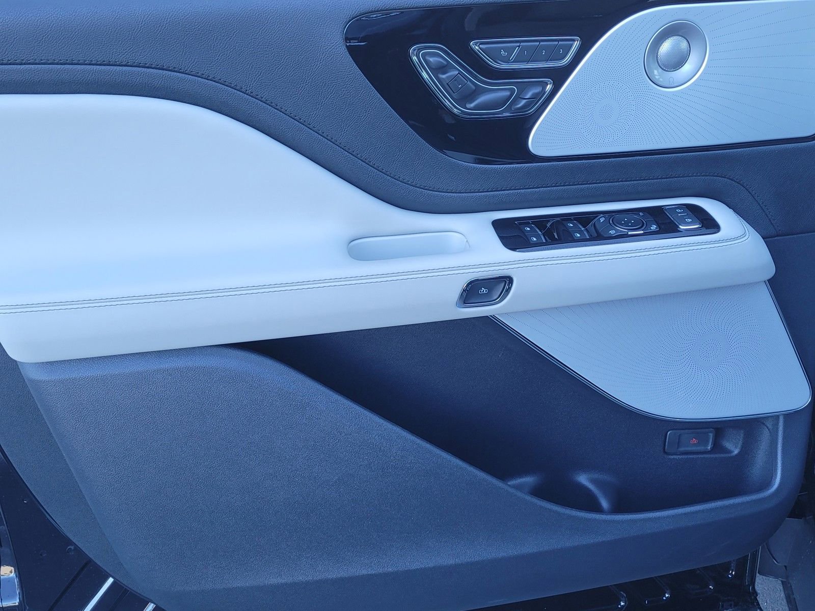 New 2025 Lincoln Aviator Reserve w/ Equipment Group 201A image 10