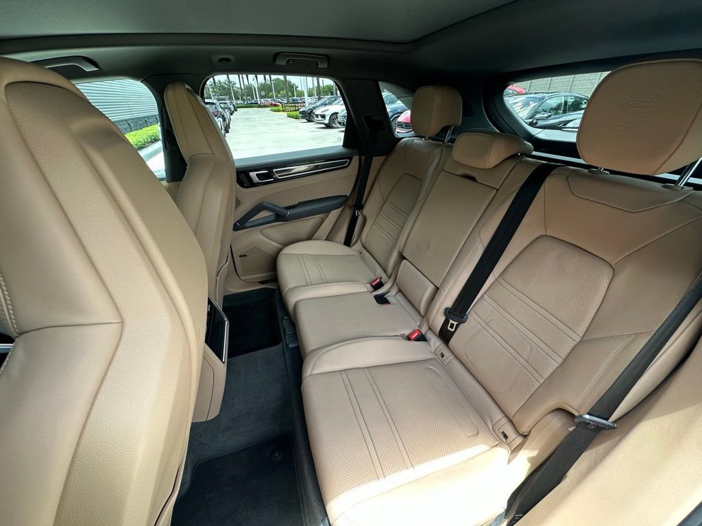 Certified 2023 Porsche Cayenne AWD/4WD image 40