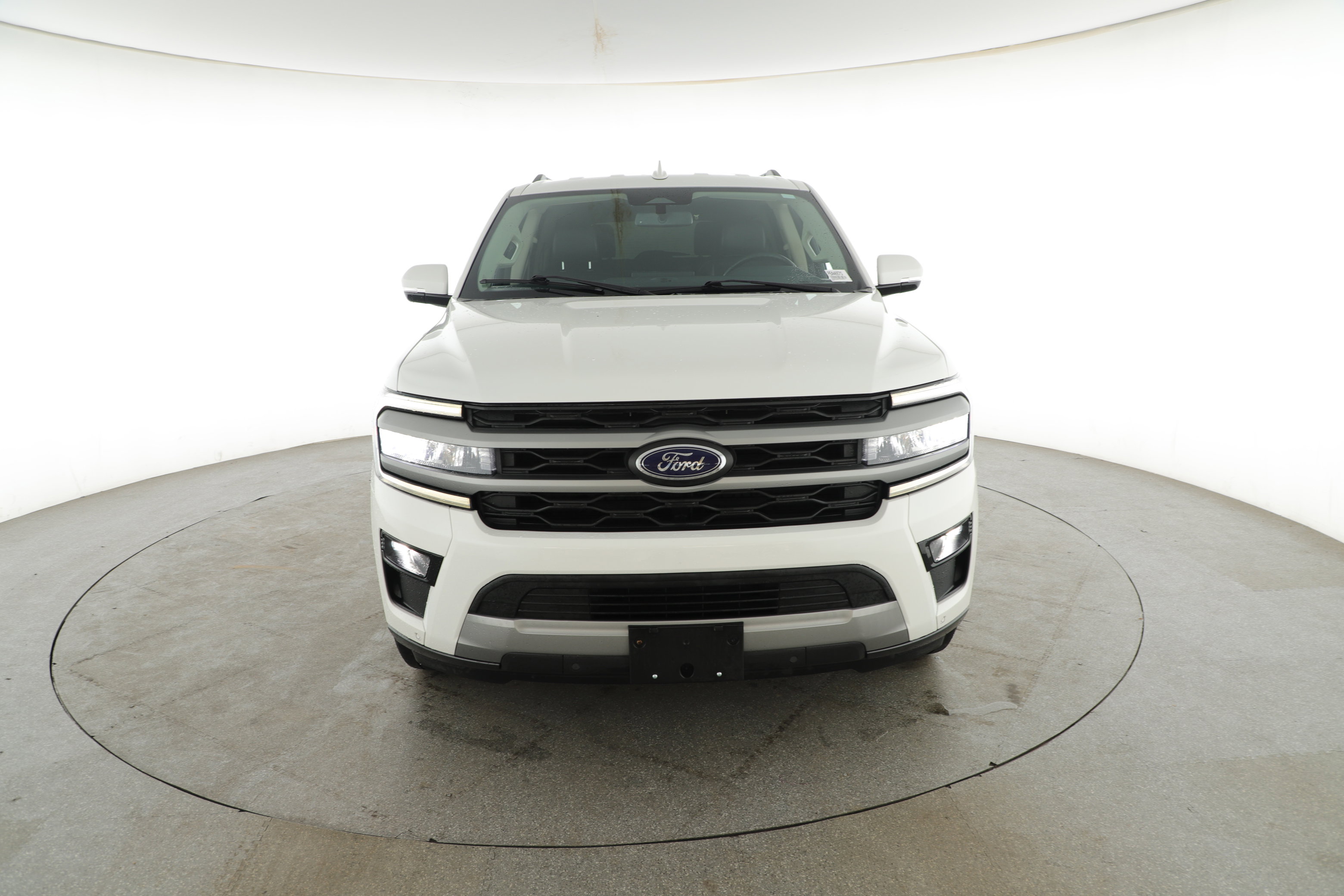 Used 2023 Ford Expedition Max XLT image 2