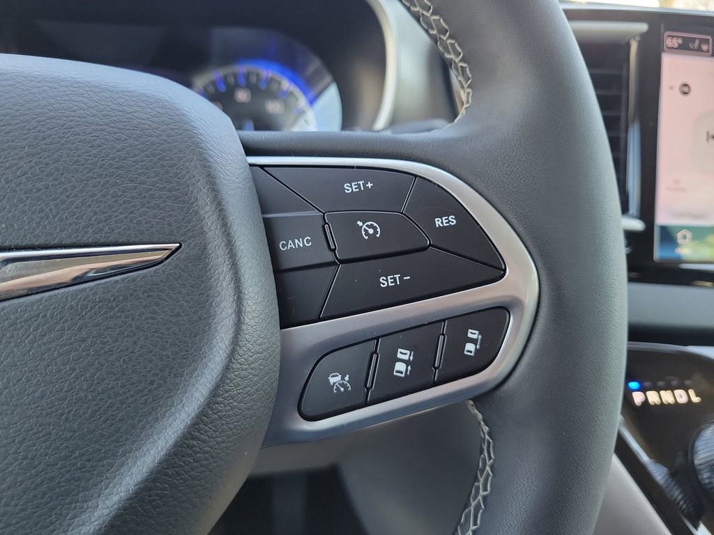Certified 2024 Chrysler Pacifica Touring-L image 29