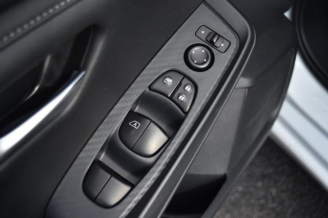 Used 2024 Nissan Sentra SV image 9