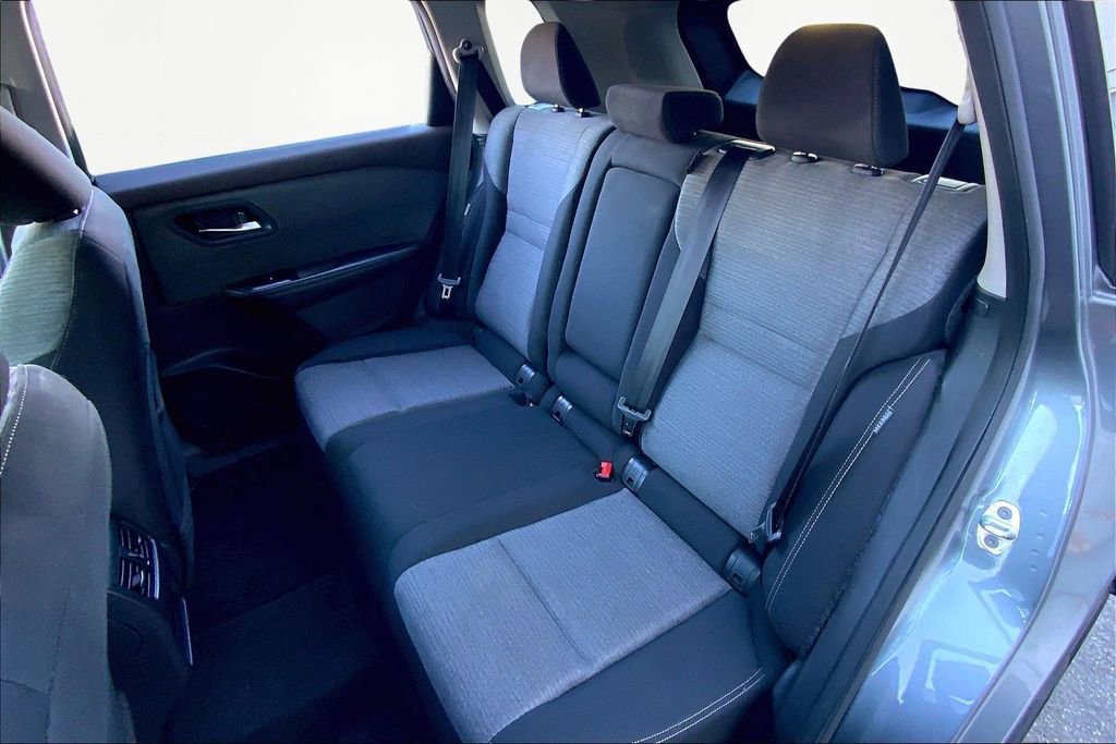 Used 2023 Nissan Rogue SV image 16