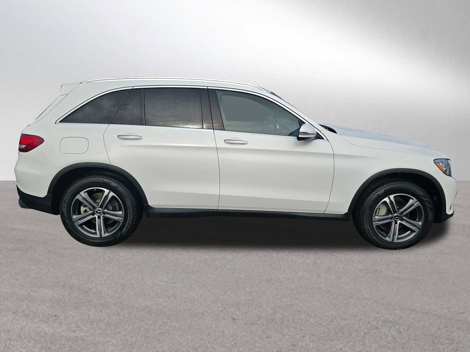 Used 2019 Mercedes-Benz GLC 300 4MATIC image 2