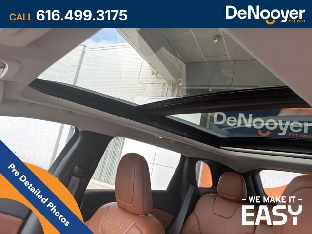 Used 2019 Jeep Cherokee Overland w/ Technology Group AWD/4WD image 10