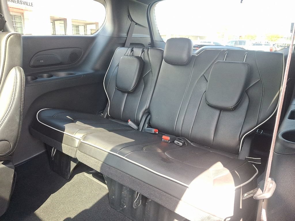 Used 2026 Chrysler Pacifica Limited FWD image 11