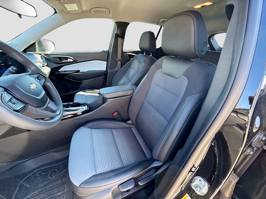 Used 2025 Chevrolet Trax LT image 19