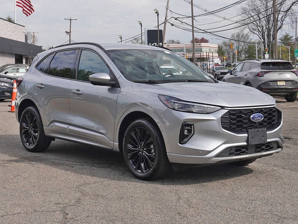 Used 2023 Ford Escape ST-Line Elite AWD/4WD image 2