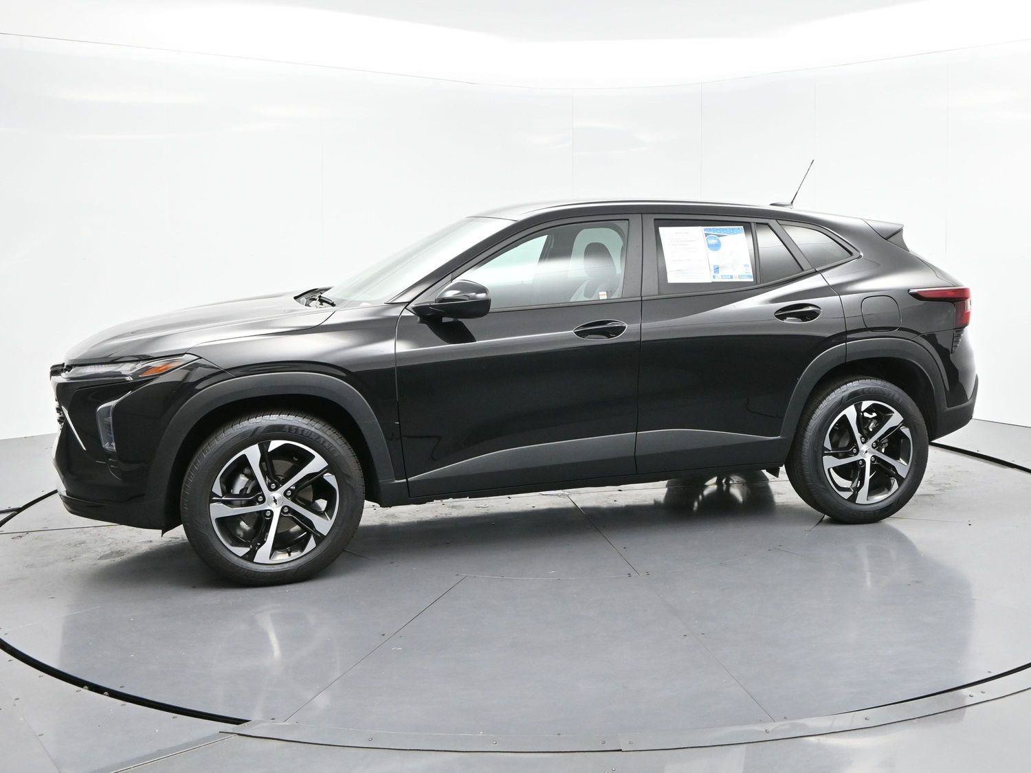 Used 2024 Chevrolet Trax RS w/ Driver Confidence Package FWD image 4