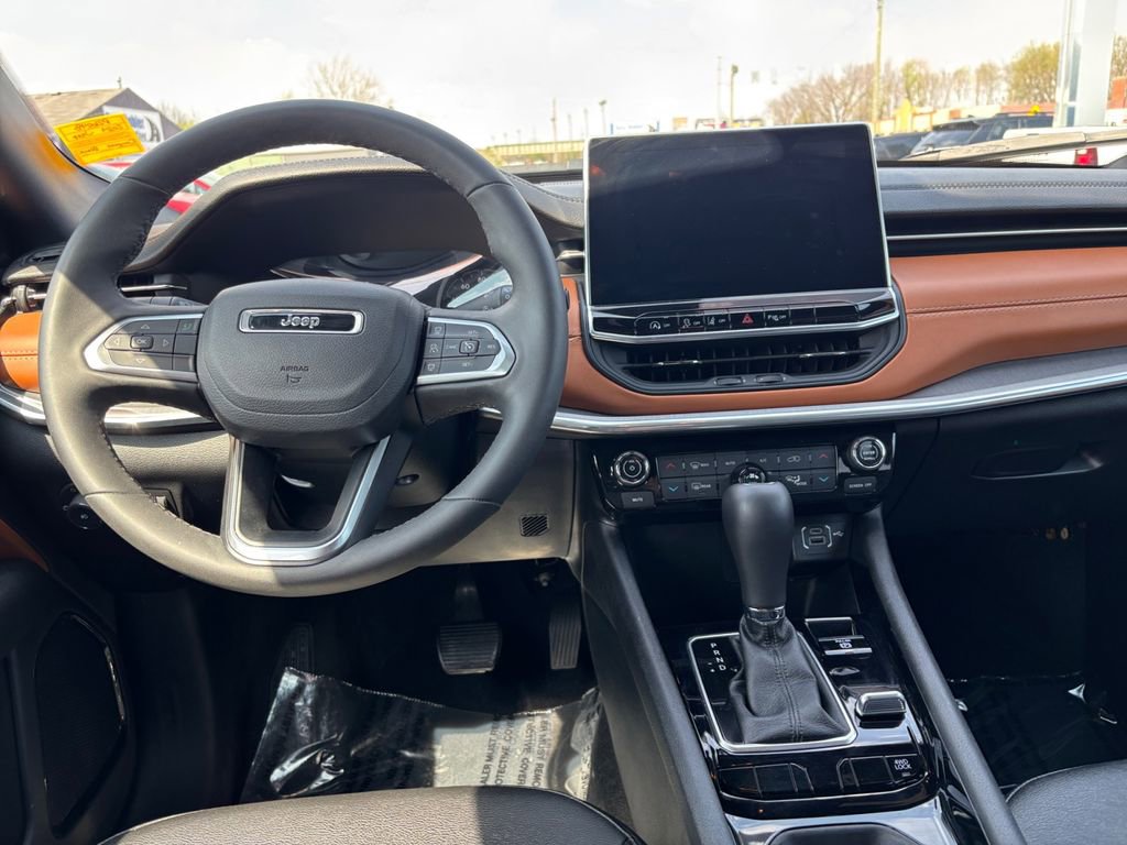 Used 2024 Jeep Compass Limited image 29