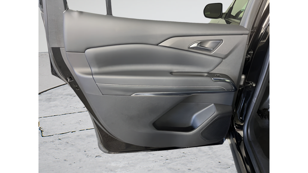 Used 2025 Chevrolet Traverse LT AWD/4WD image 11