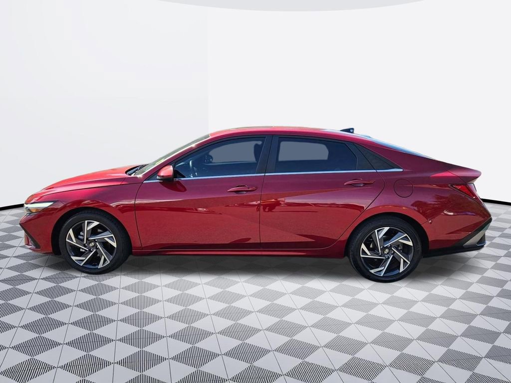 Certified 2024 Hyundai Elantra SEL w/ Convenience Package FWD image 3