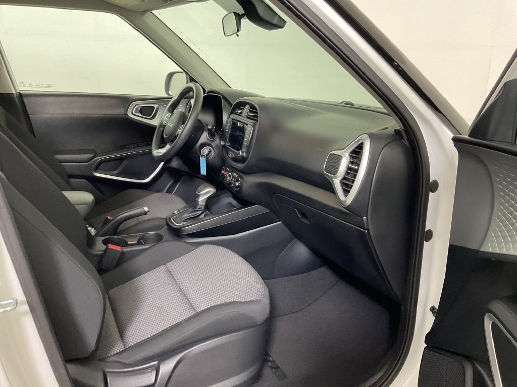 Used 2023 Kia Soul LX w/ Option Group 015 FWD image 24