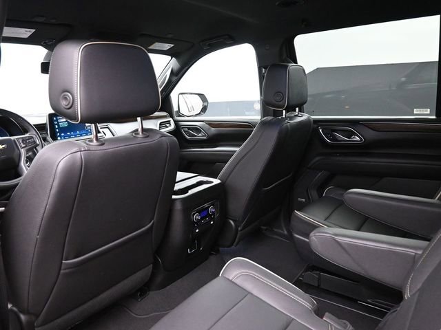 Used 2023 Chevrolet Suburban Premier AWD/4WD image 17