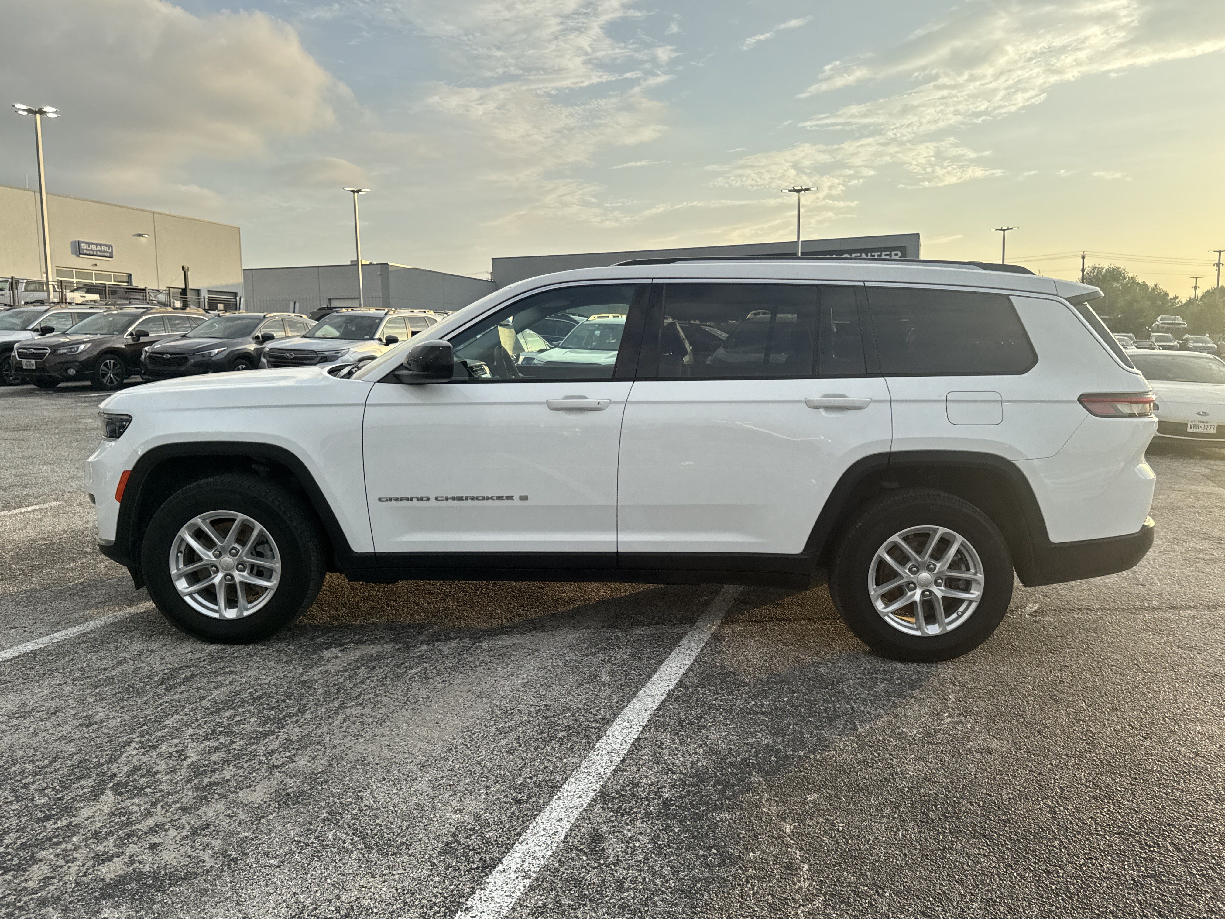 Used 2023 Jeep Grand Cherokee L Laredo w/ Trailer Tow Group (B) AWD/4WD image 6