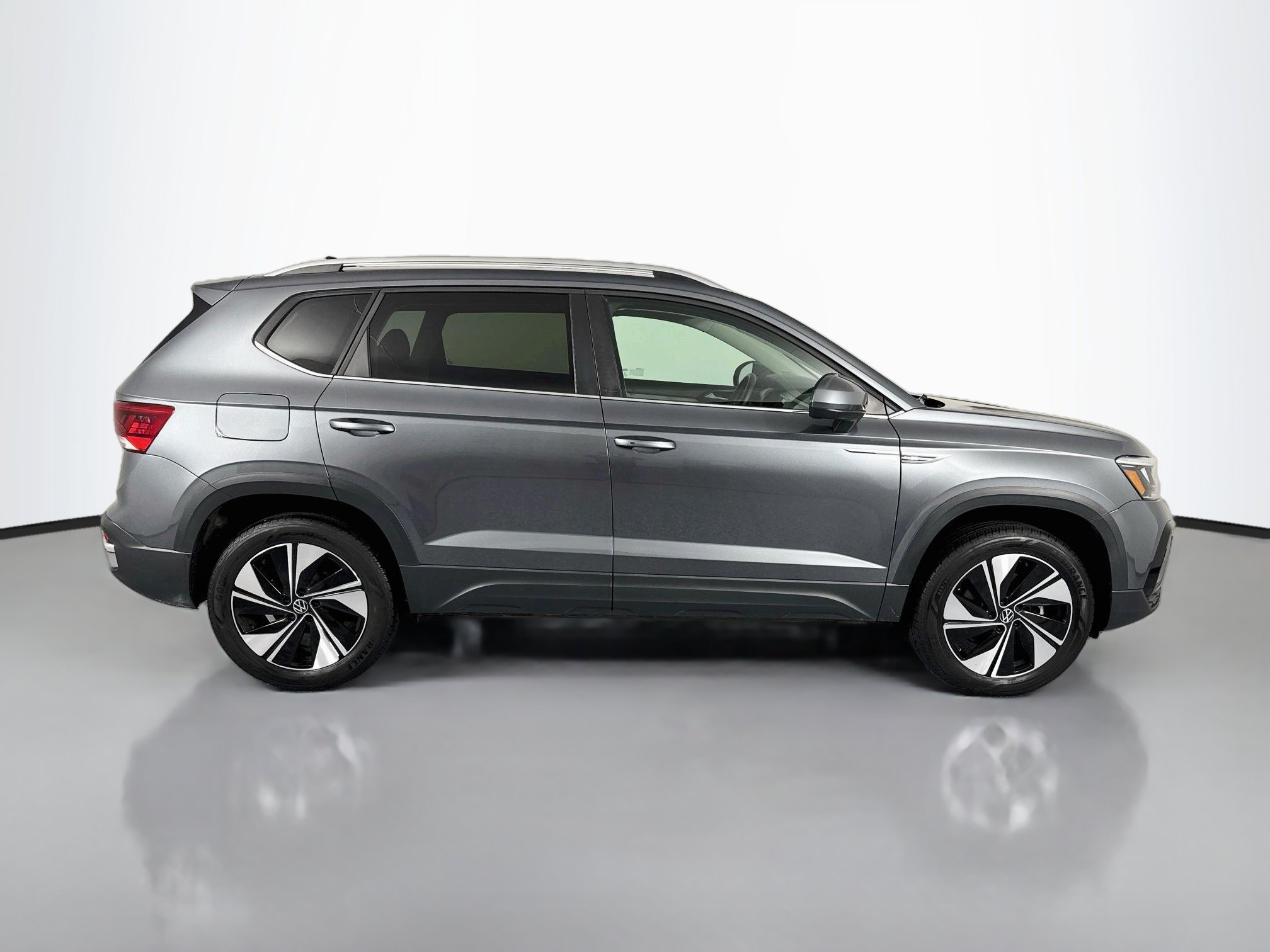 Used 2024 Volkswagen Taos SE AWD/4WD image 4