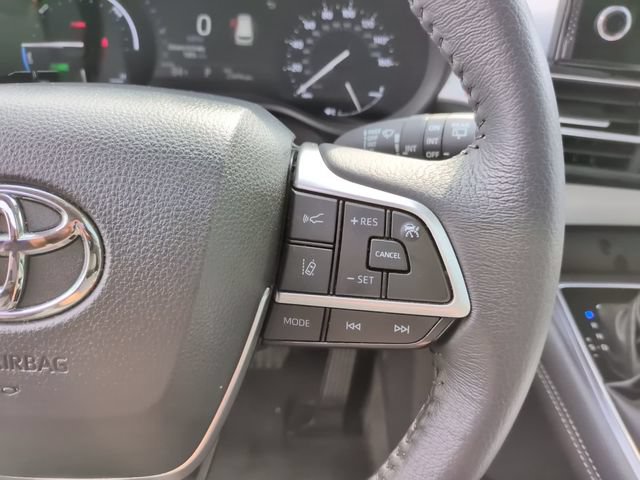 Certified 2025 Toyota Sienna XLE FWD image 16