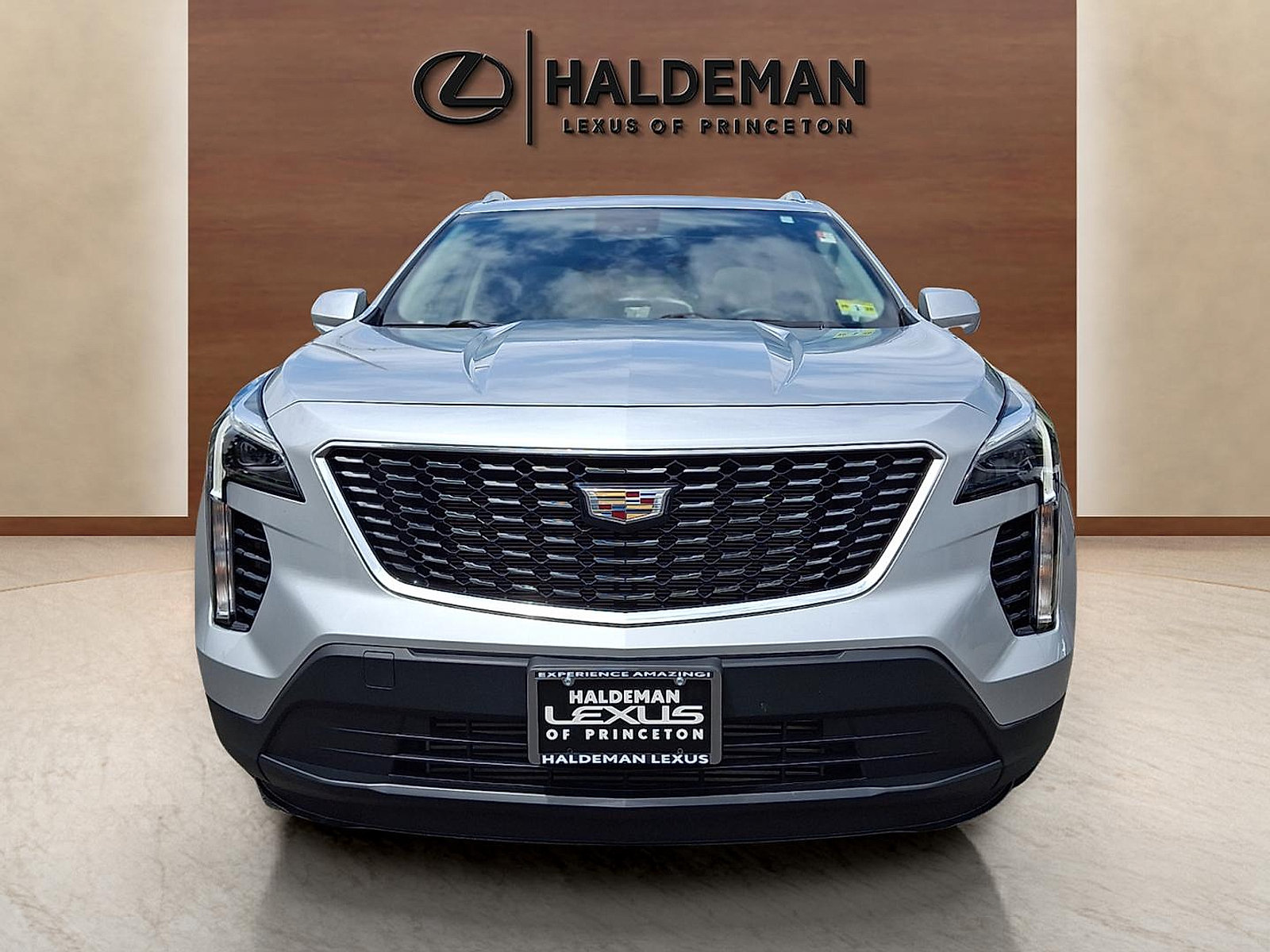Used 2021 Cadillac XT4 Luxury w/ Cold Weather Package AWD/4WD image 2