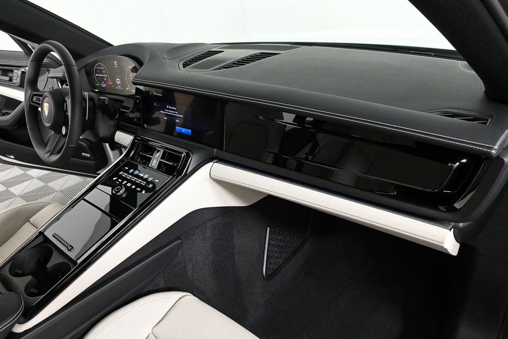 Used 2025 Porsche Panamera image 25