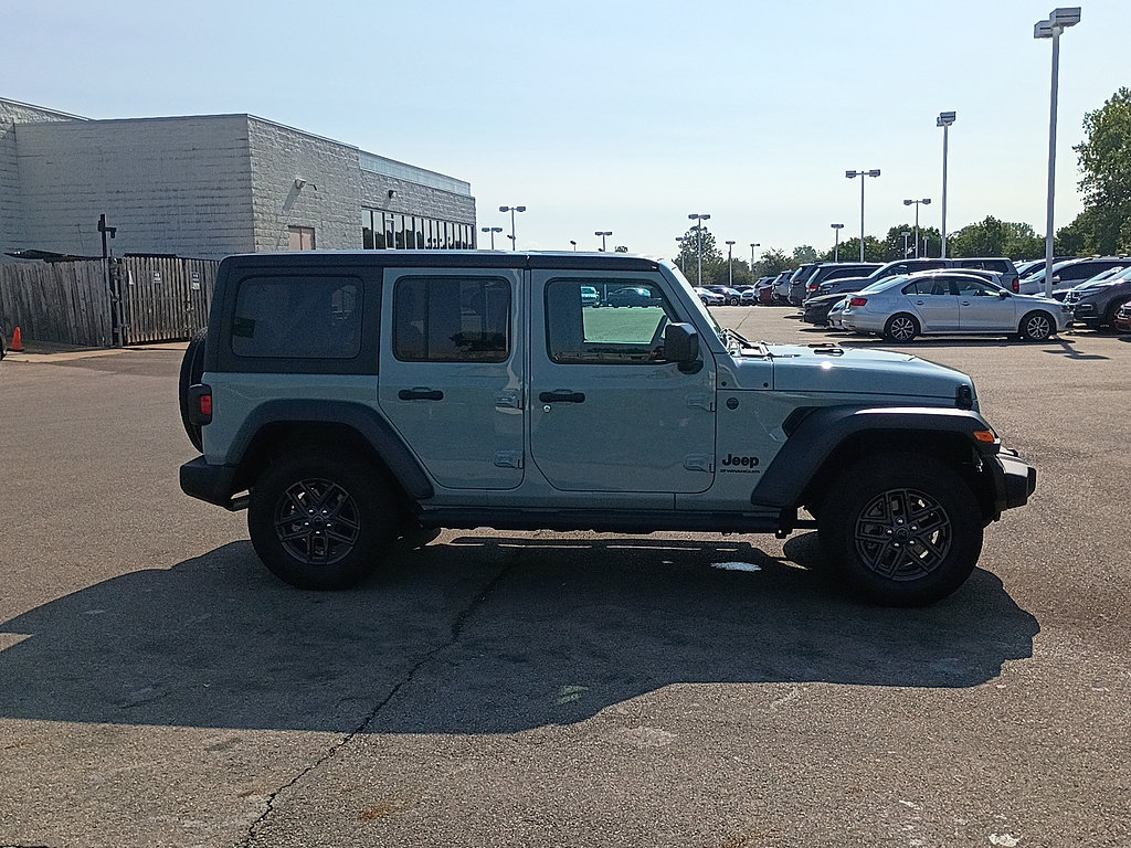 Used 2024 Jeep Wrangler Unlimited Sport AWD/4WD image 2