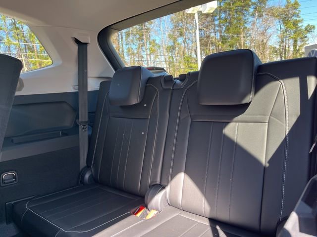 Used 2023 Volkswagen Tiguan SE w/ Panoramic Sunroof Package image 14