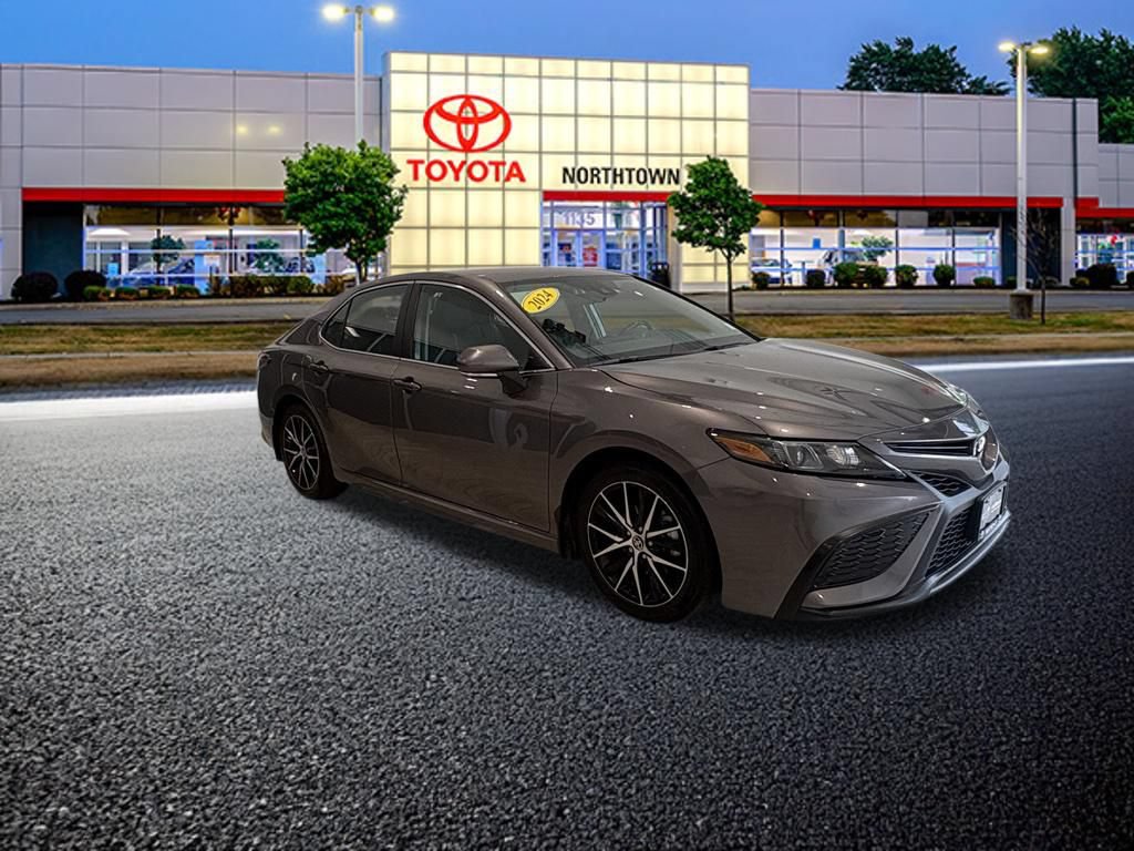 Used 2024 Toyota Camry SE w/ Cold Weather Package AWD/4WD image 5