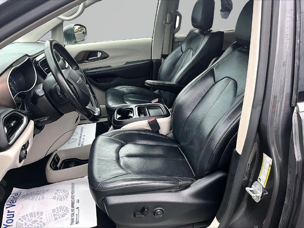 Used 2019 Chrysler Pacifica Touring-L w/ Advanced Safetytec Group FWD image 23
