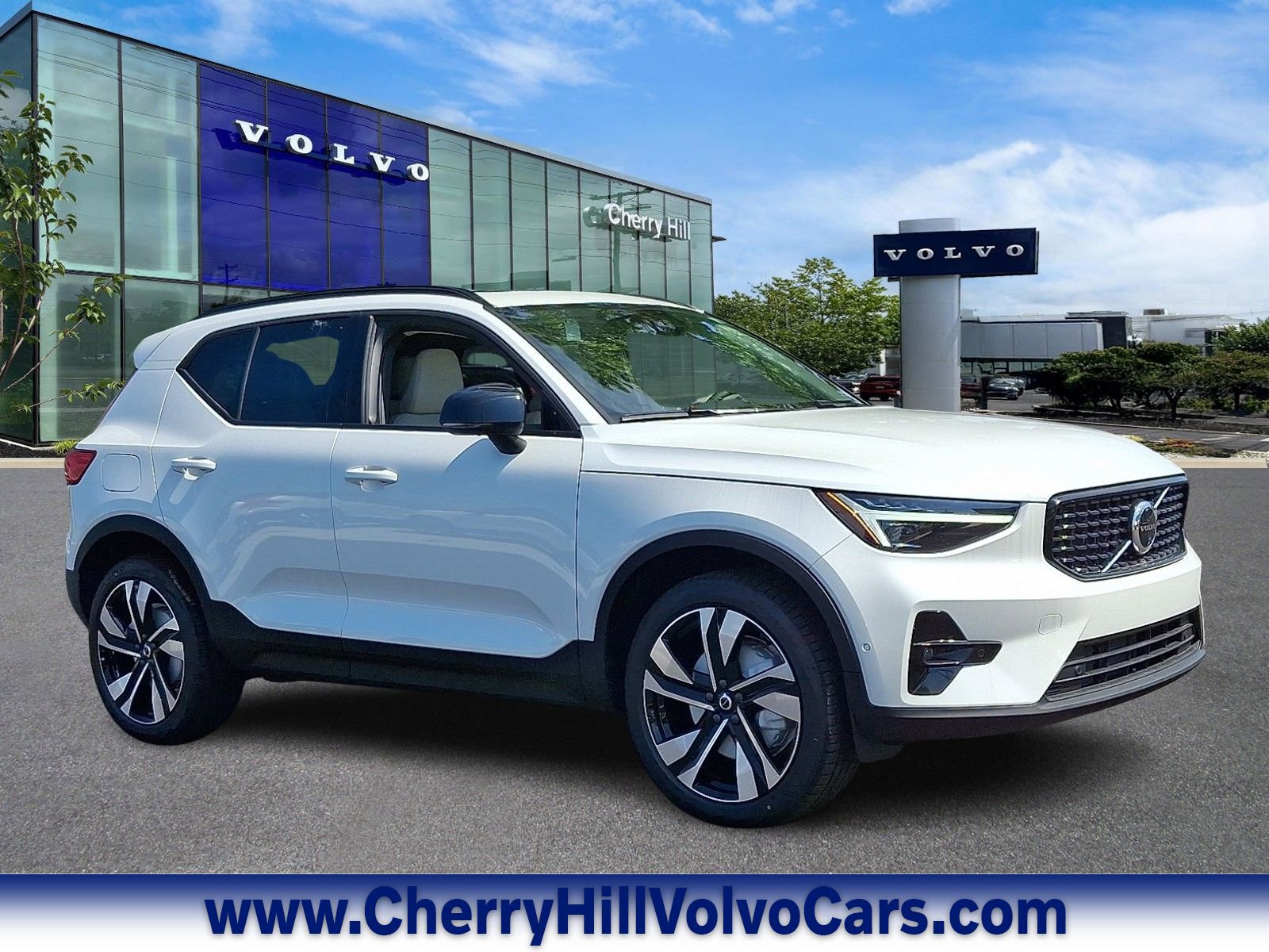 New 2025 Volvo XC40 B5 Ultra w/ Protection Package Premier
