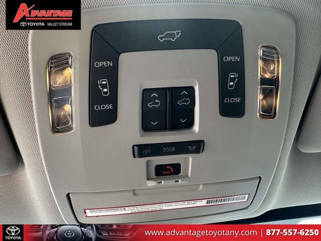 Used 2021 Toyota Sienna XLE AWD/4WD image 37