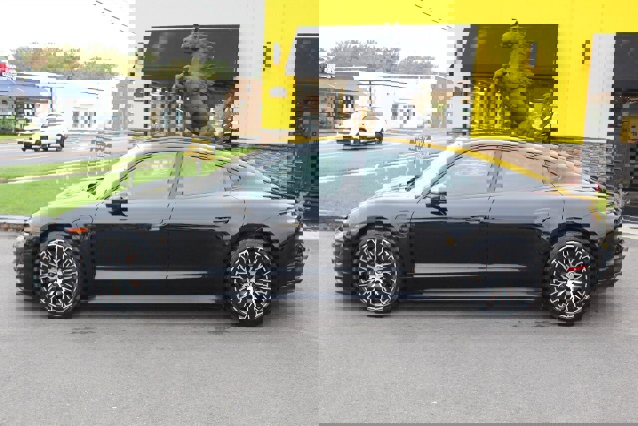Used 2022 Porsche Taycan image 25
