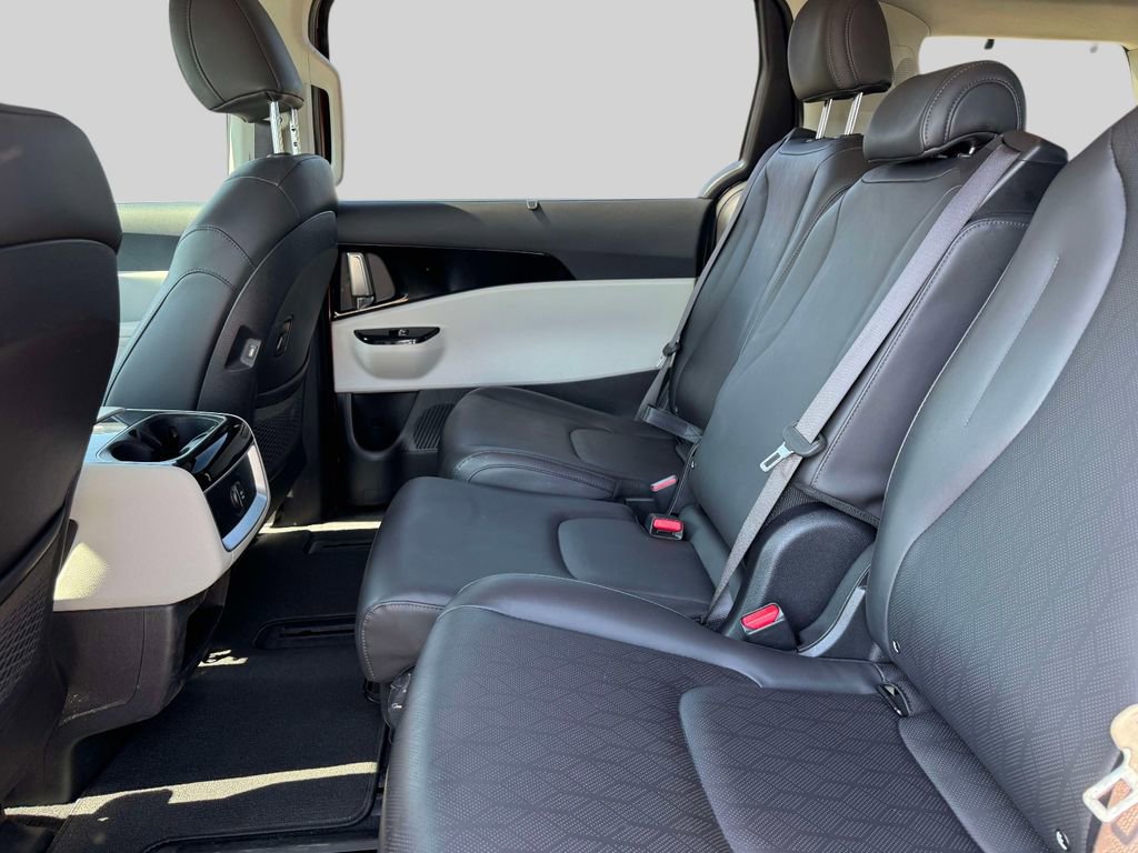 Used 2024 Kia Carnival EX FWD image 10