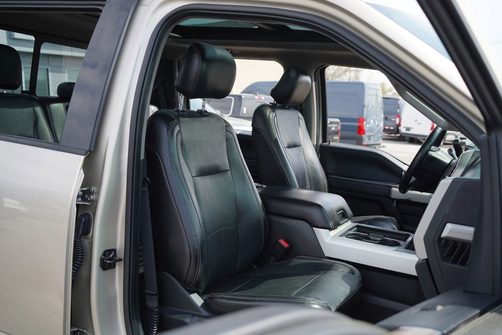 Used 2017 Ford F350 Lariat w/ Lariat Ultimate Package AWD/4WD image 18