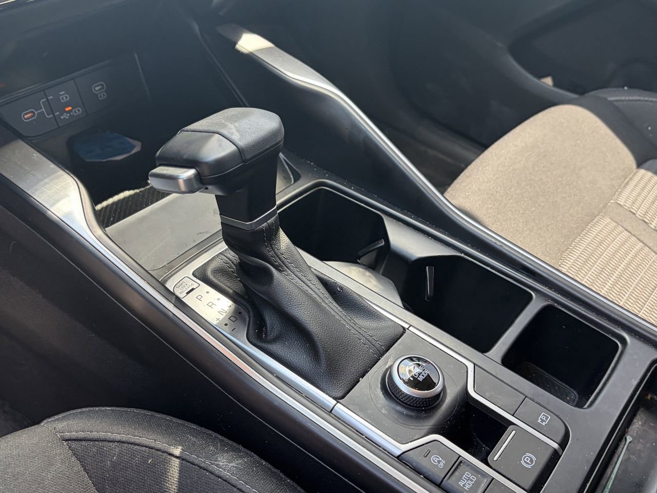 Certified 2025 Kia Sorento LX FWD image 9