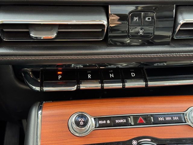 Used 2020 Lincoln Aviator Reserve w/ Equipment Group 201A image 15