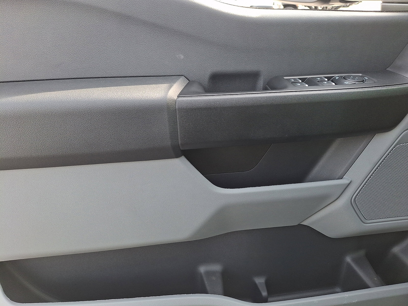 Used 2024 Ford F550 4x4 Crew Cab Super Duty image 11