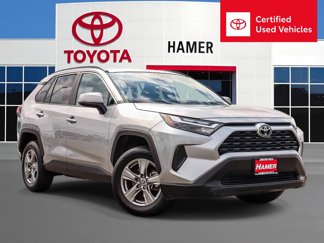 Used 2025 Toyota RAV4 XLE FWD video 1