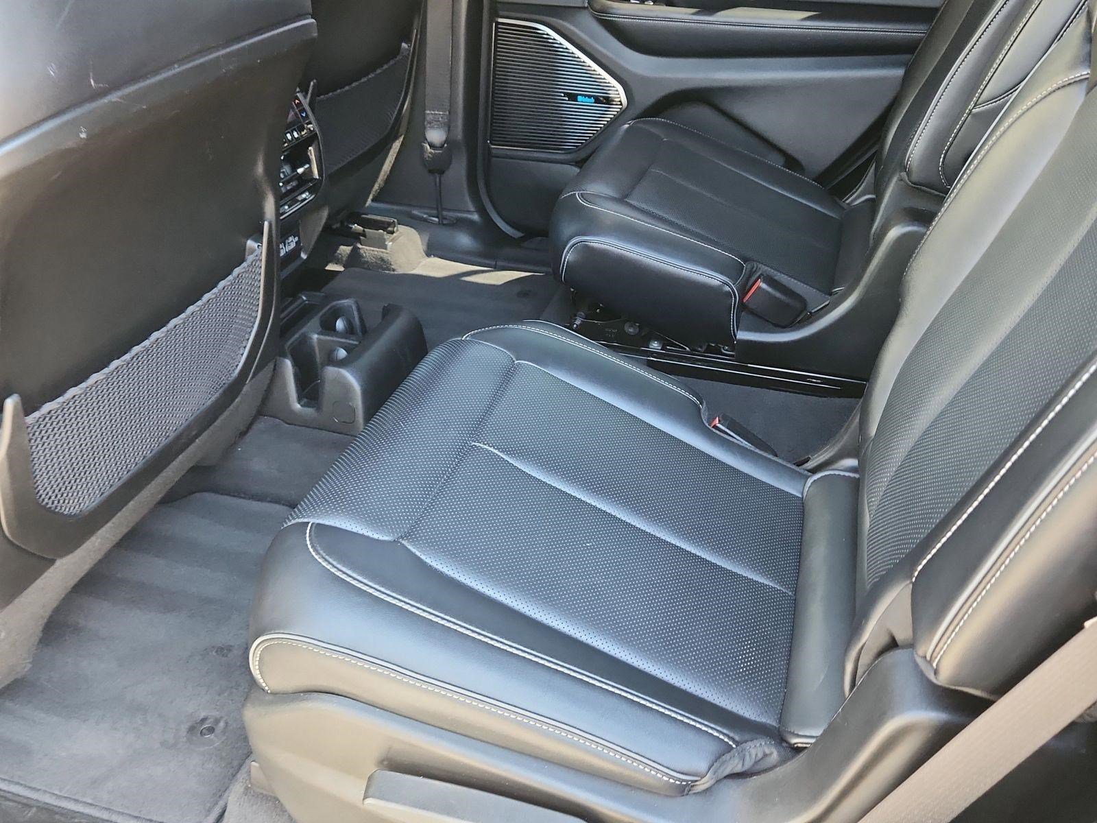 Used 2021 Jeep Grand Cherokee L Overland w/ Luxury Tech Group IV AWD/4WD image 12