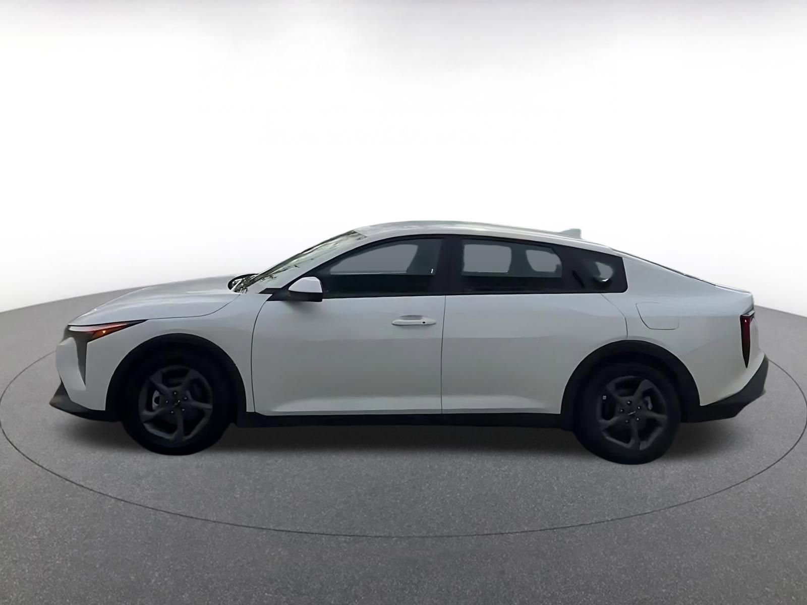 Used 2025 Kia K4 LXS image 9