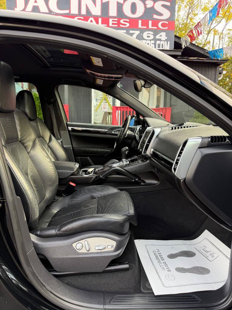 Used 2014 Porsche Cayenne Platinum Edition AWD/4WD image 25